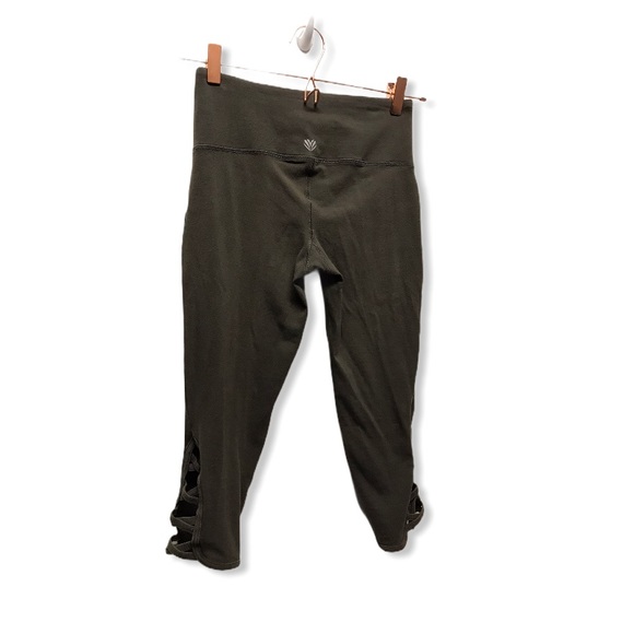 Forever 21 | Olive Active Leggings Cropped Cut Out - Picture 4 of 8